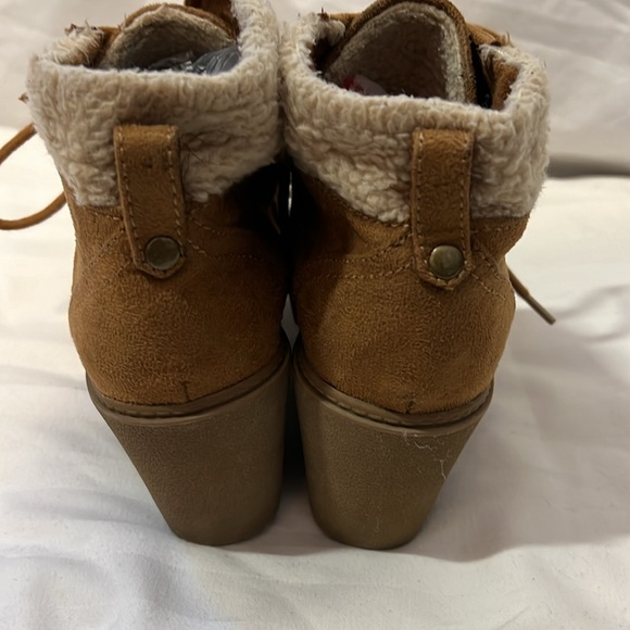 Maj Pow Tan Ankle Booties with Rubber Heel - Picture 3 of 8